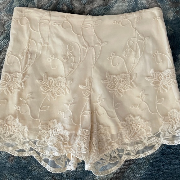 Fabulous Ivory Floral EMBROIDERED Illusion LACE Dress SHORTS Size Extra-Small - Picture 6 of 6